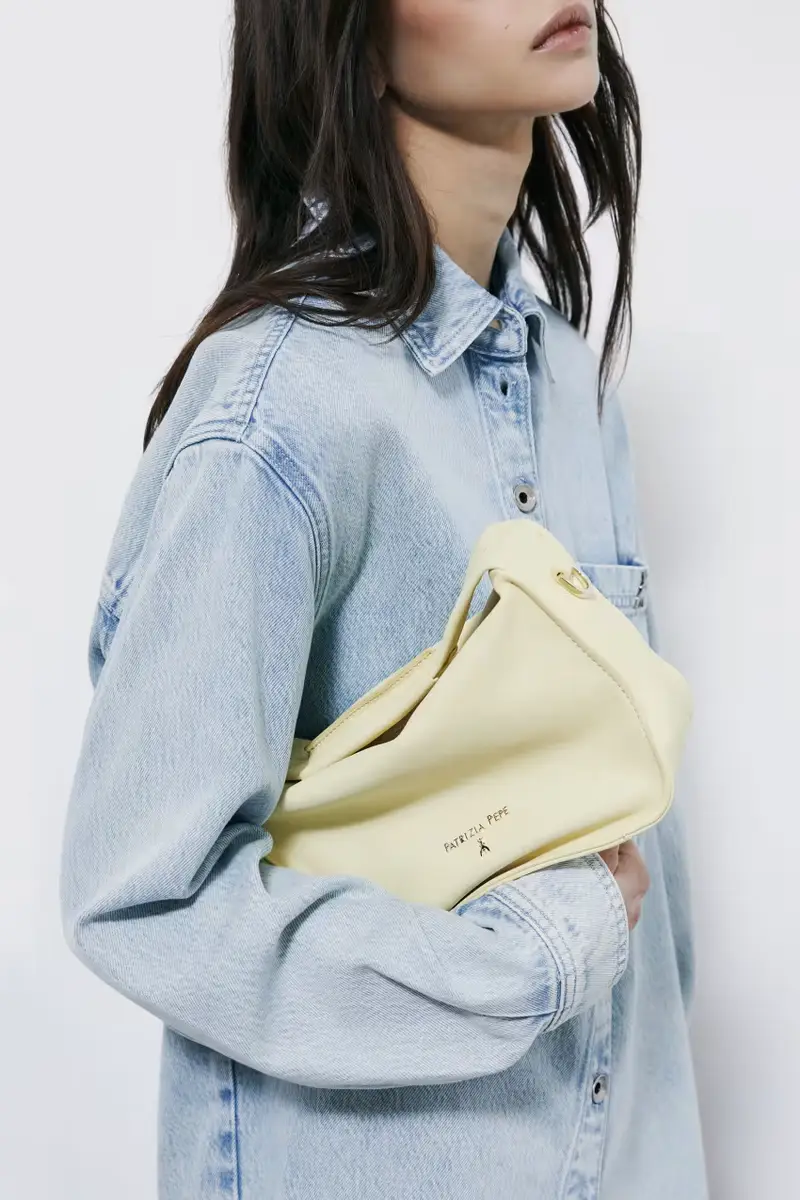 Borsa a spalla Contemporary Hobo piccola in pelle Giallo