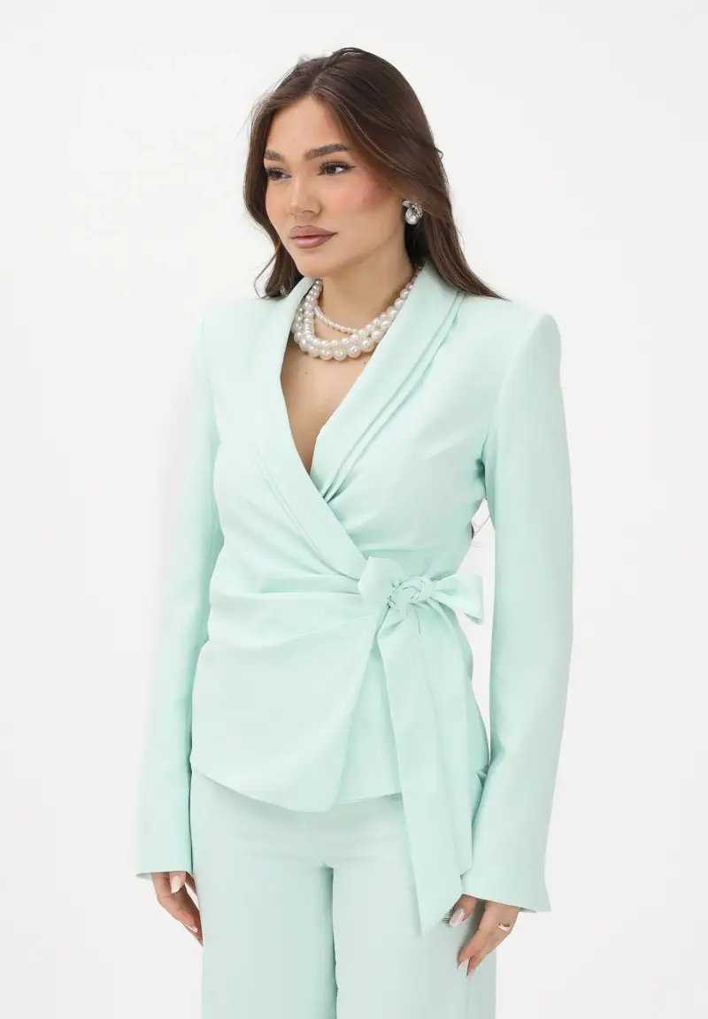Giacca verde menta da donna con chiusura wrap e cintura