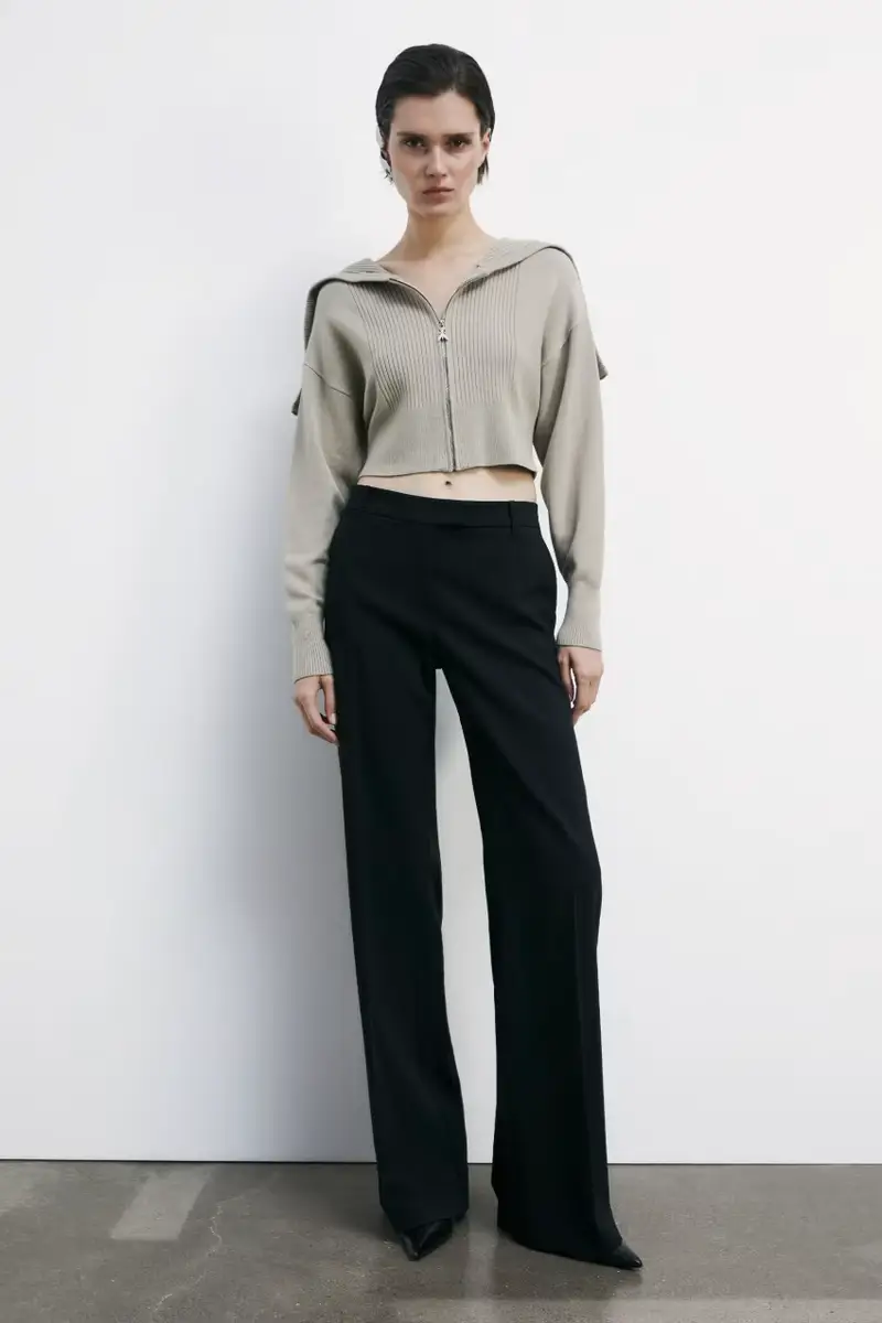 Maglia cropped con cappuccio Beige