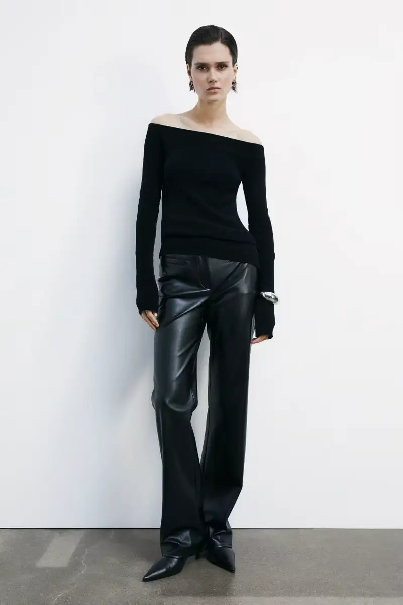 Maglia morbida con scollo ampio Nero