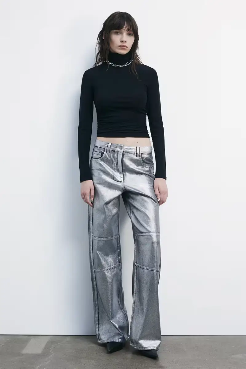 Maglietta a collo alto con drappeggi Nero