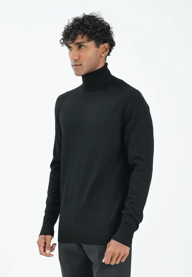 Maglioncino a collo alto nero da uomo
