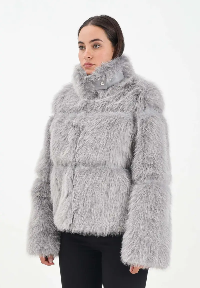 Pelliccia grigia da donna