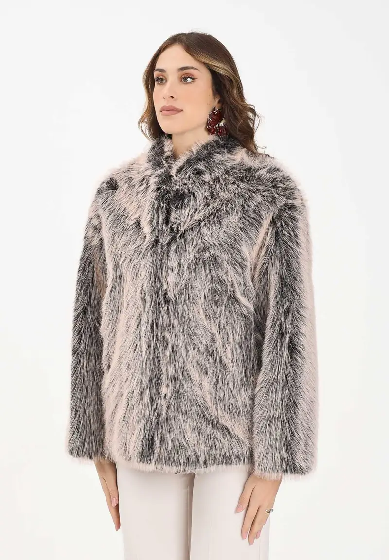 Pelliccia nude e nera da donna