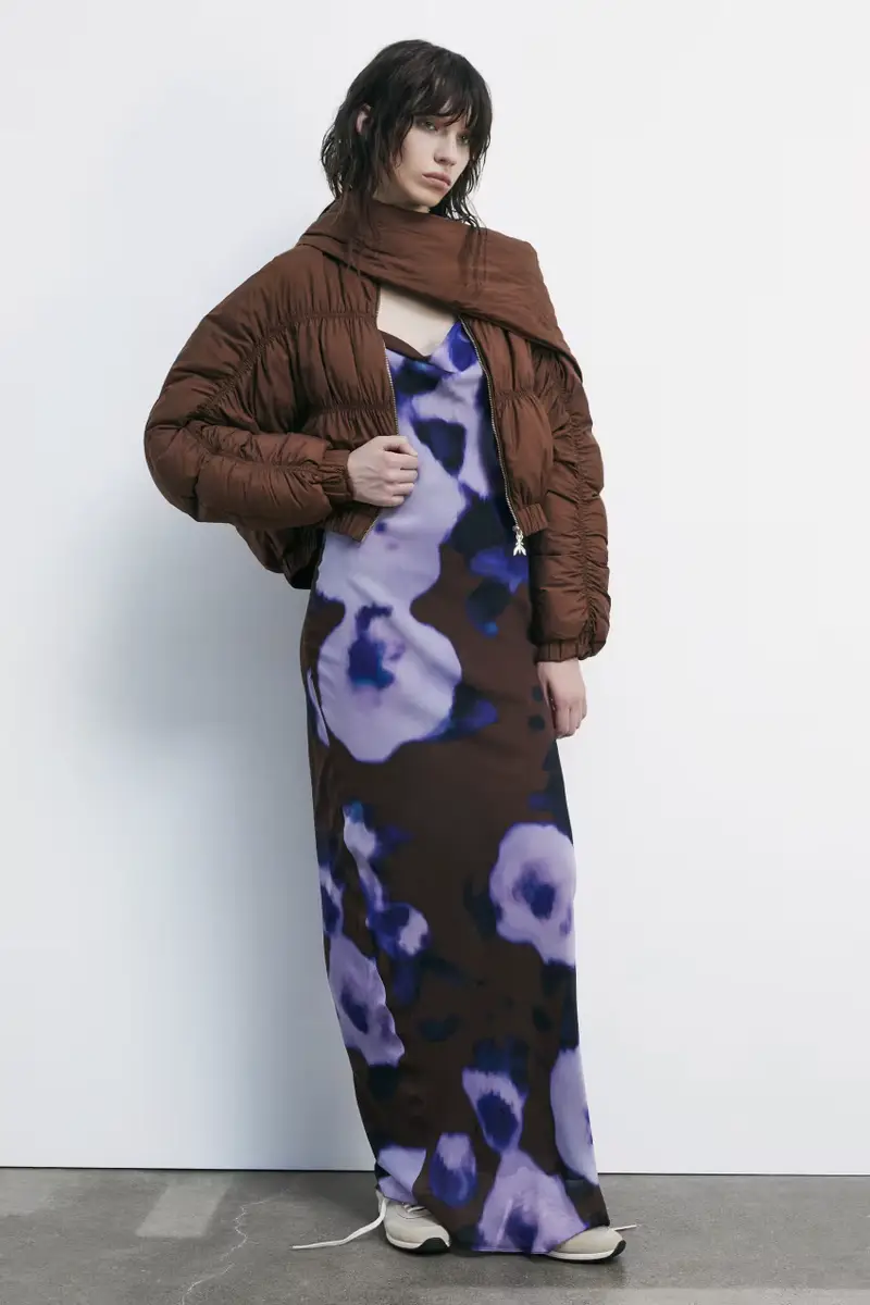 Piumino corto over con sciarpa removibile Marrone