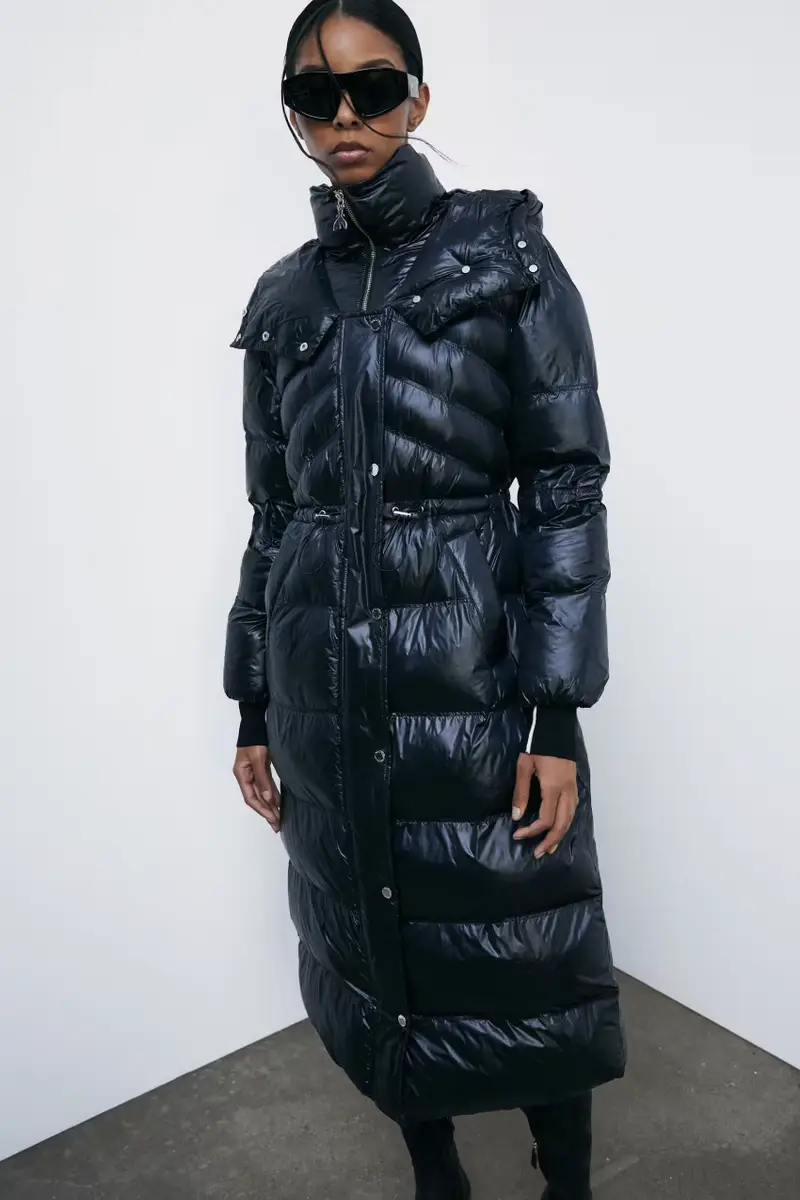 Piumino lungo con cappuccio Nero