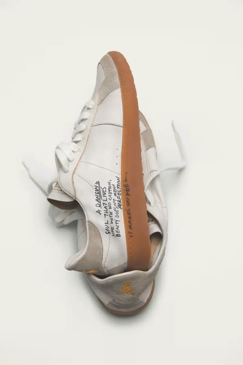 SKIN Sneakers in nappa con Lettering Bianco