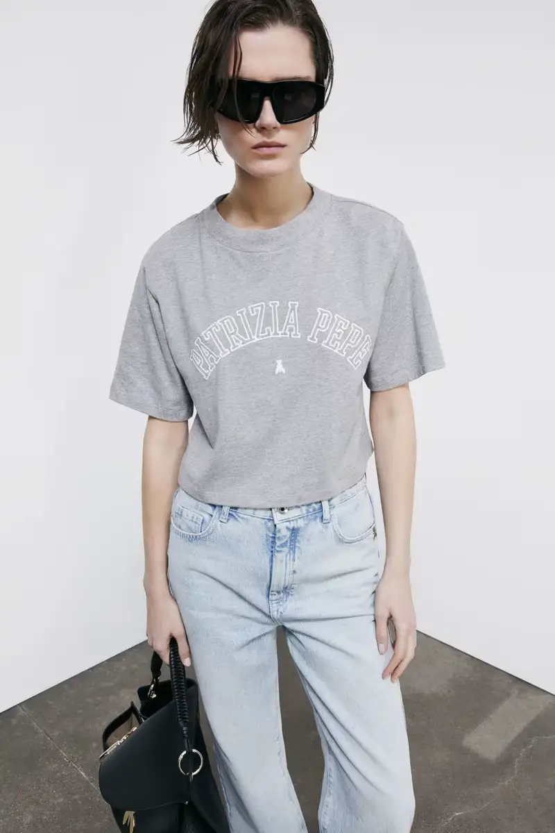 T-shirt cropped con logo Grigio