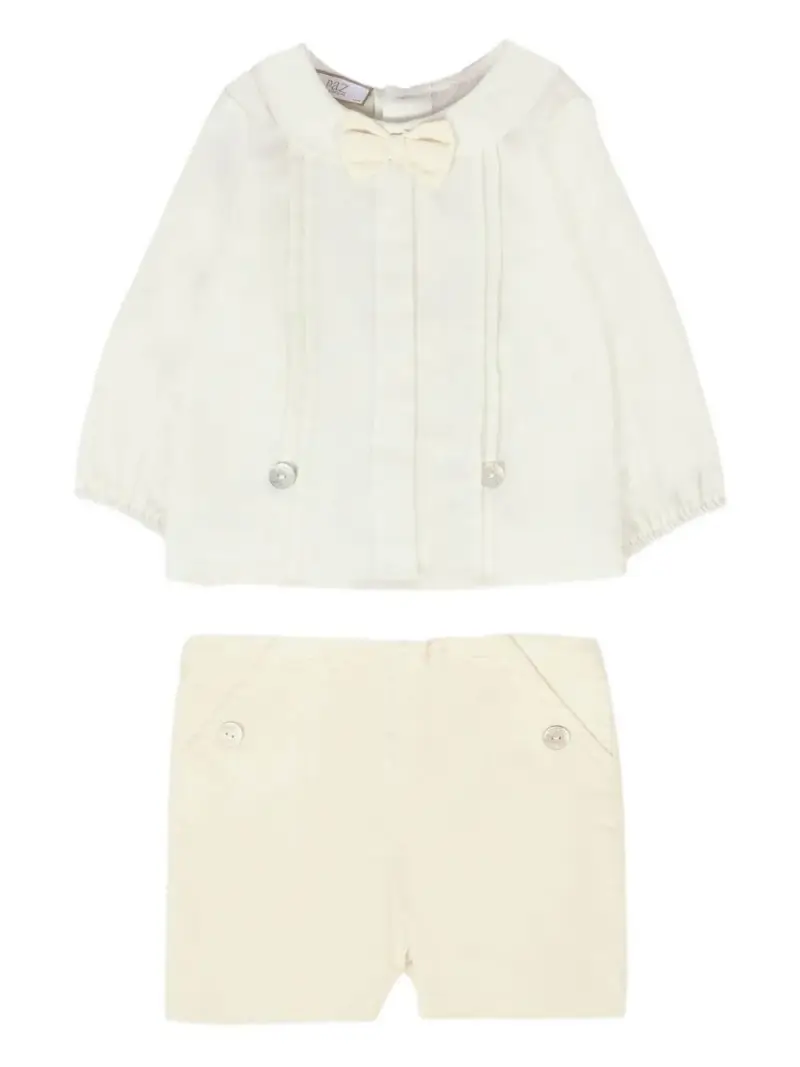 Set panna con camicia plissettata e shorts