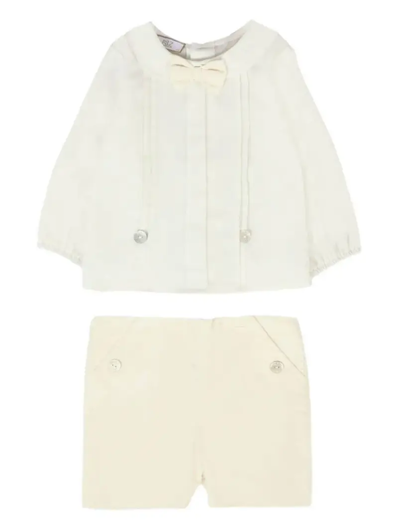 Set panna con camicia plissettata e shorts