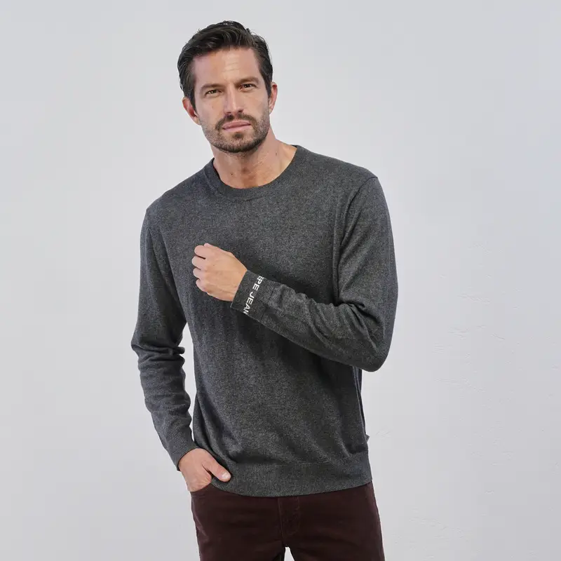 Maglioncino grigio da uomo con dettaglio logo su maniche
