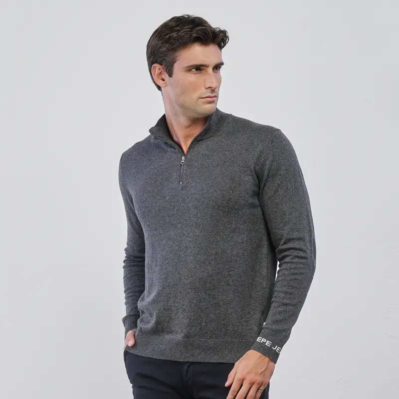 Maglione grigio da uomo con zip e dettaglio logo su maniche