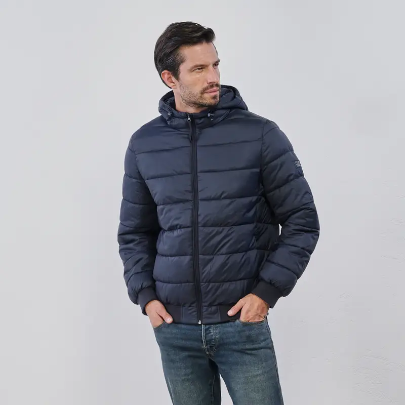 Piumino blu trapuntato da uomo con zip e cappuccio