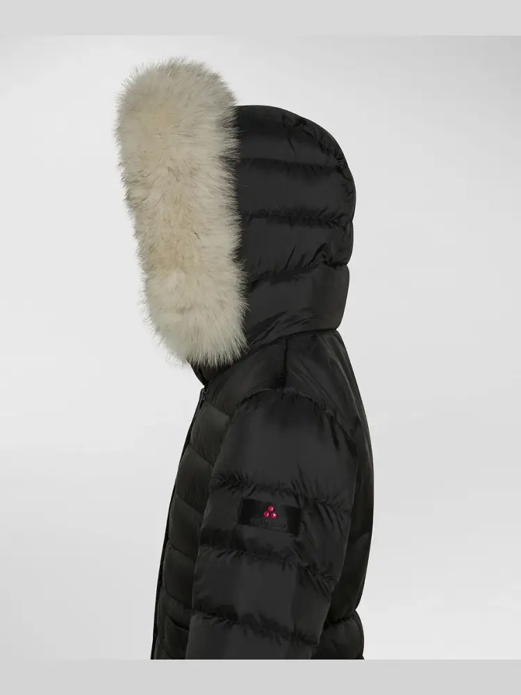 giubbotto nero ragazza lungo con cappuccio e pelliccia patch logo sul braccio miniatura 2