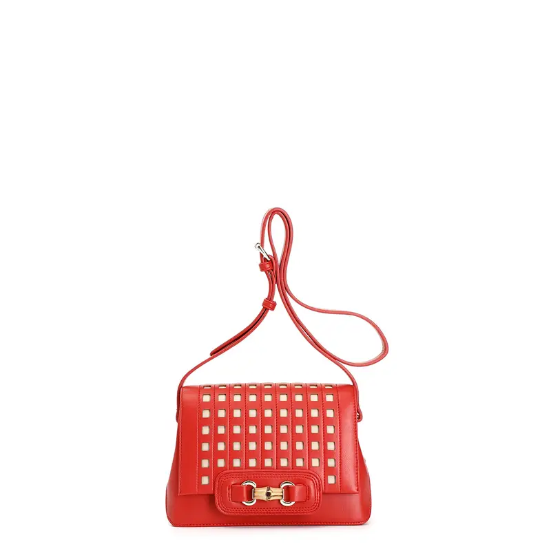 piccola pattina con traforatura rosso