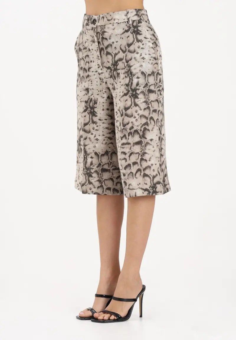 Bermuda beige da donna con stampa animalier