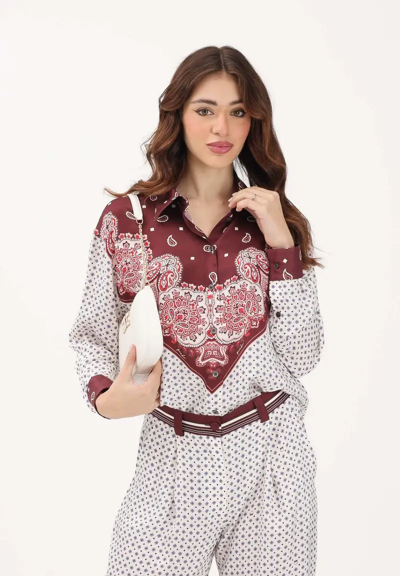 Camicia a manica lunga bianca e bordeaux da donna con motivo cravatteria e stampa piazzata miniatura 2
