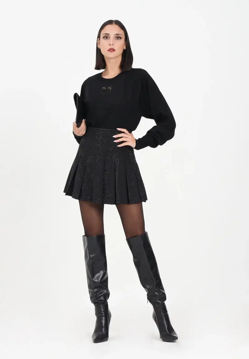 Gonna corta nera da donna realizzata con lavorazione plissé e strass miniatura 2