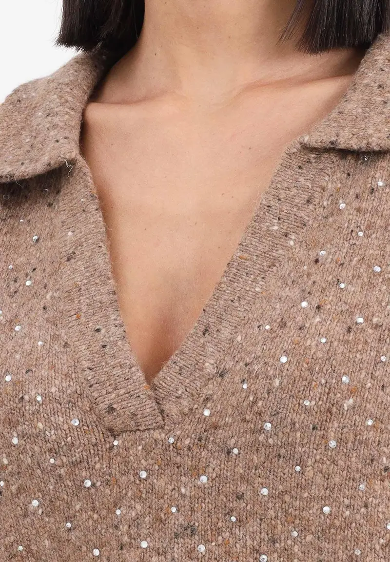 Maglioncino con scollo a V beige da donna realizzato in morbido tessuto con strass miniatura 3