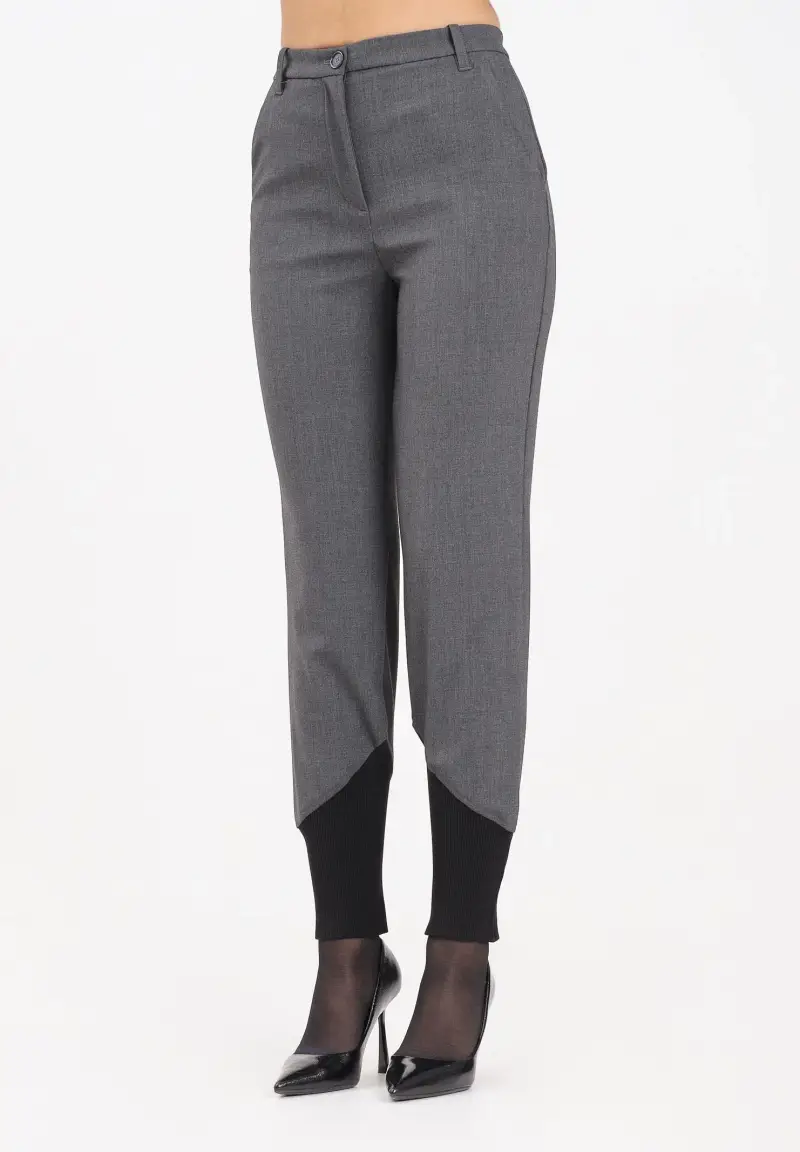 Pantalone elegante grigio da donna con inserto in maglia nera a costine