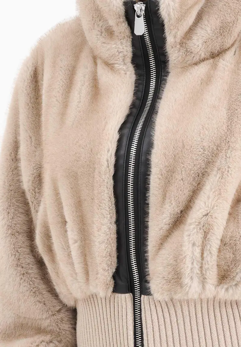 Pelliccia corta beige da donna miniatura 3