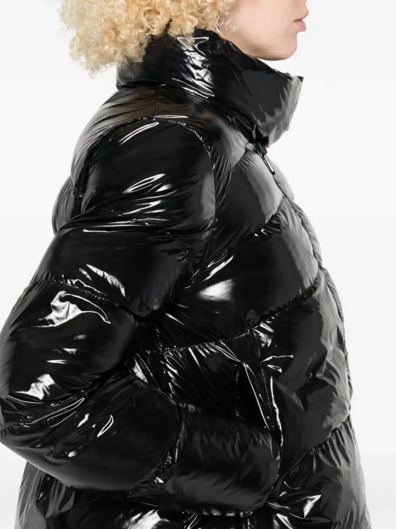 Piumino nero con chiusura a zip e tasche a filetto miniatura 3