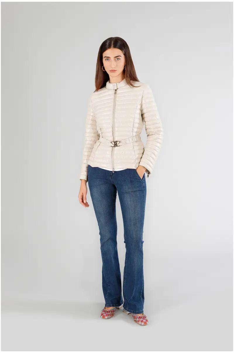 piumino con cintura elastica e fibbia logata burro 38