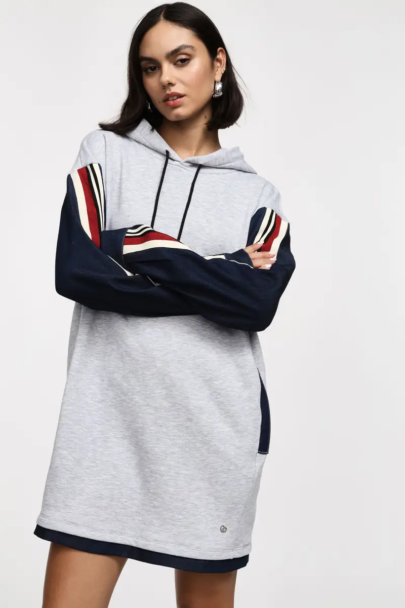 Abito corto con cappuccio e maniche a blocchi colore Grigio chiaro miniatura 2