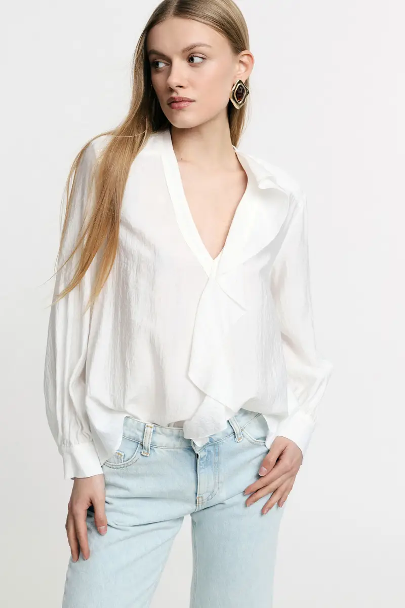 Blusa svasata con volant e scollo a v Bianco seta miniatura 2