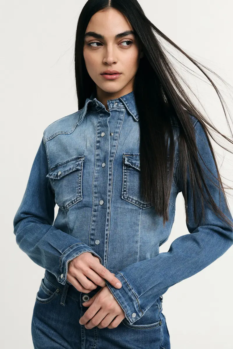 Camicia denim con tasche frontali e polsini abbottonati Blu denim miniatura 2