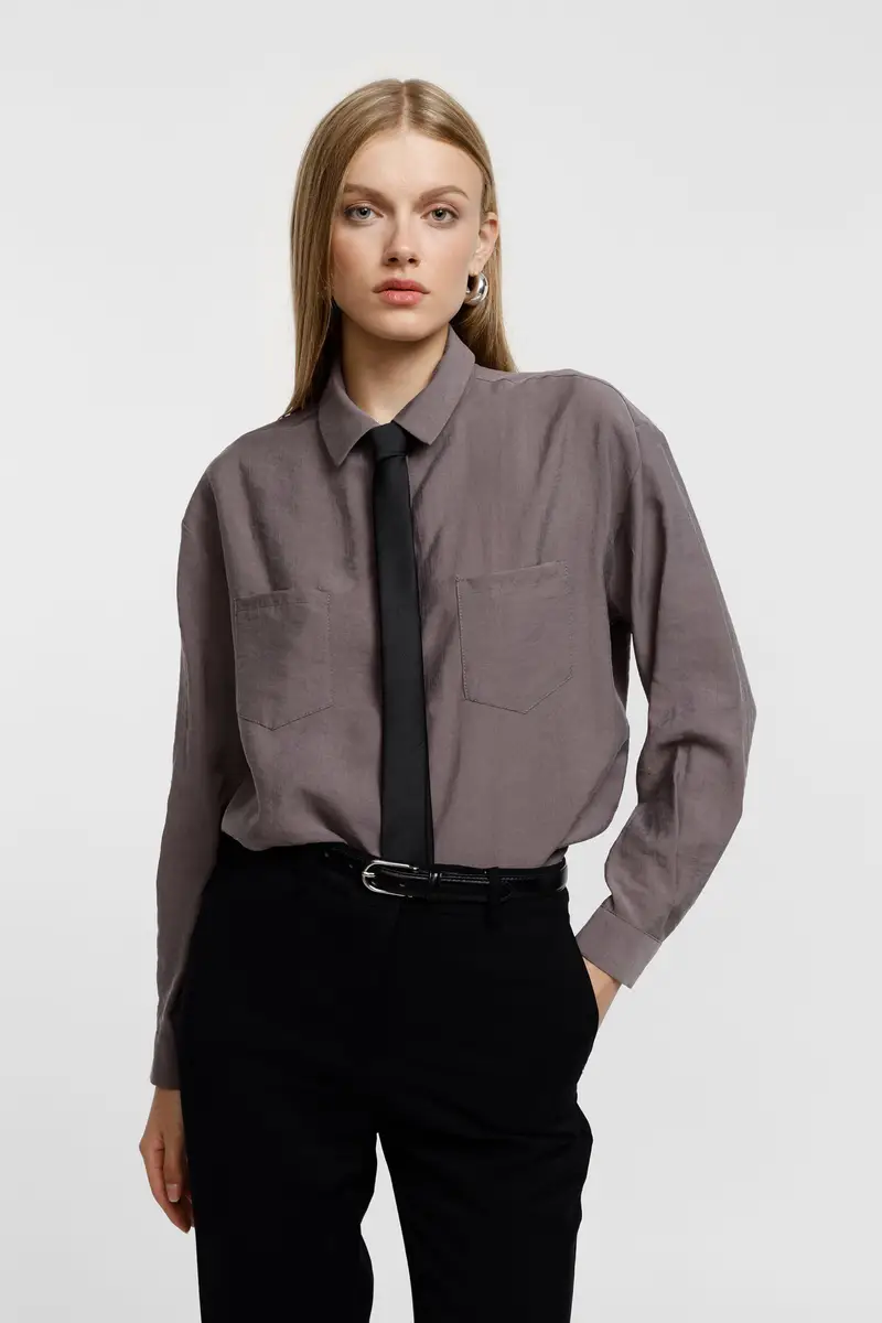 Camicia monocolour con colletto classico e taschini applicati Grigio miniatura 2