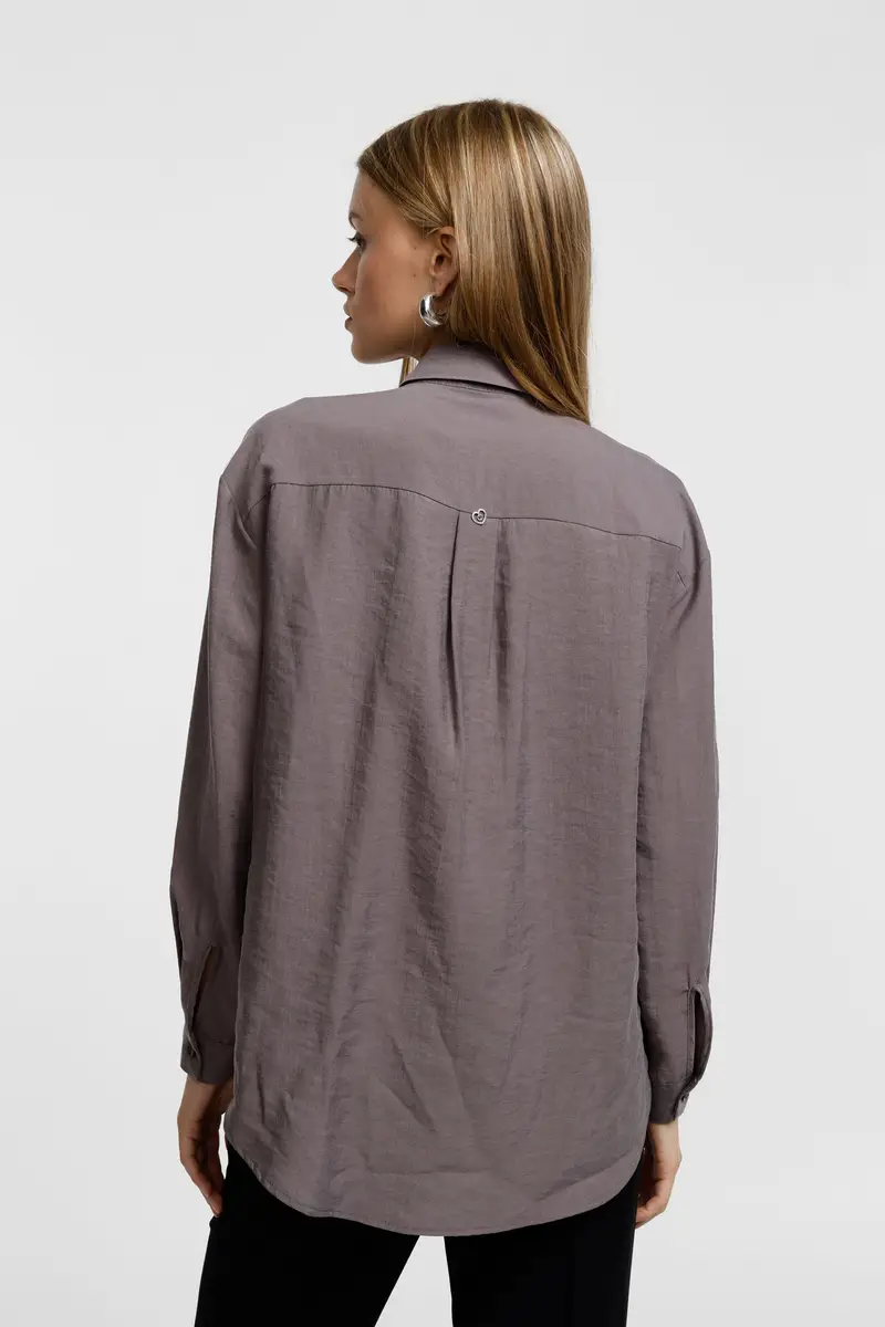 Camicia monocolour con colletto classico e taschini applicati Grigio miniatura 3