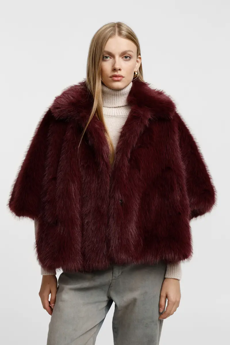 Giacca corta in eco-fur morbida Bordeaux miniatura 2