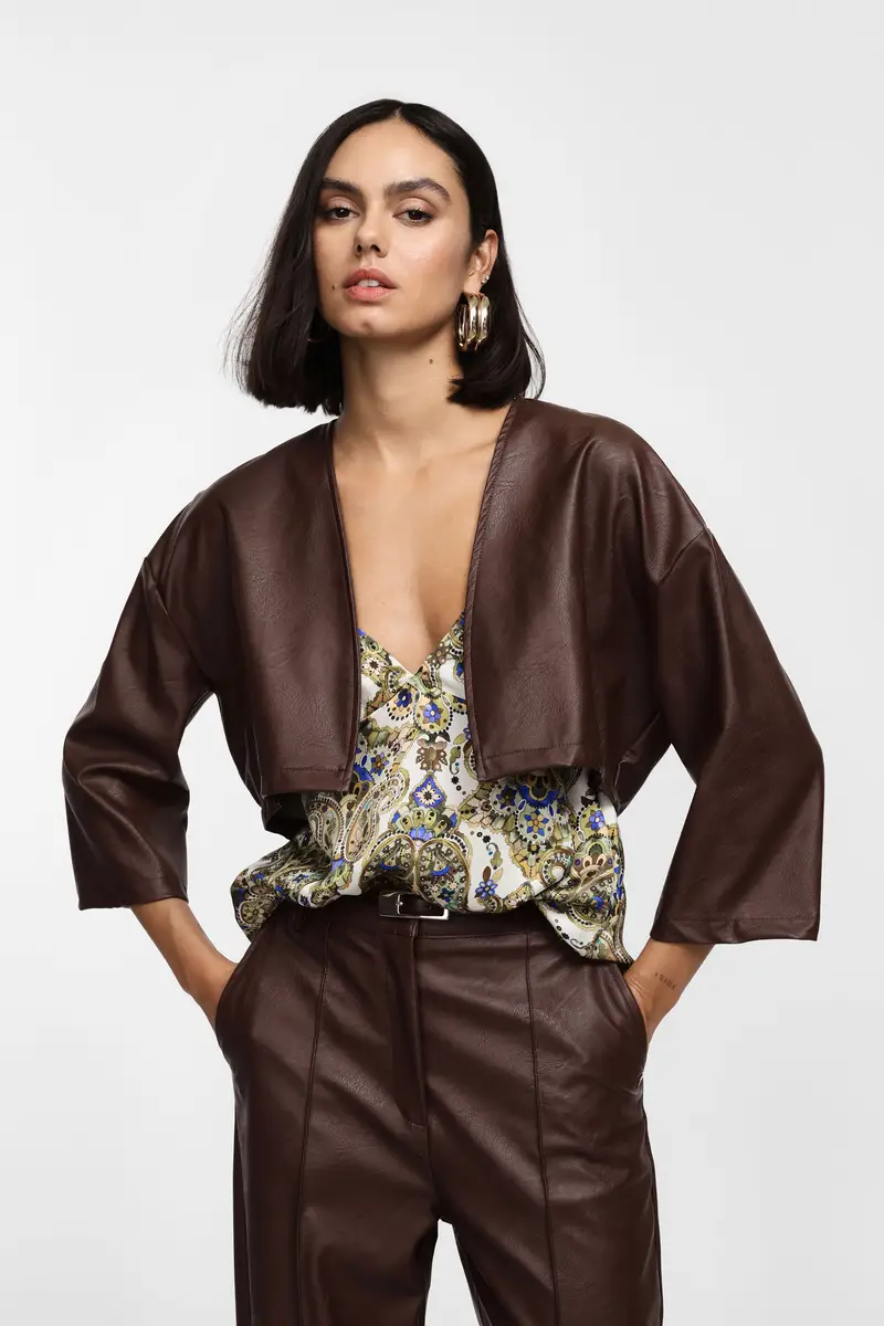 Giacca cropped in similpelle maniche tre quarti Moro miniatura 2