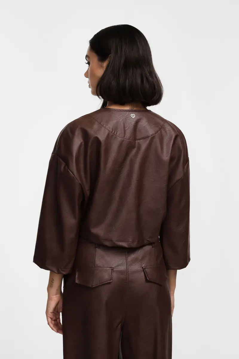 Giacca cropped in similpelle maniche tre quarti Moro miniatura 3