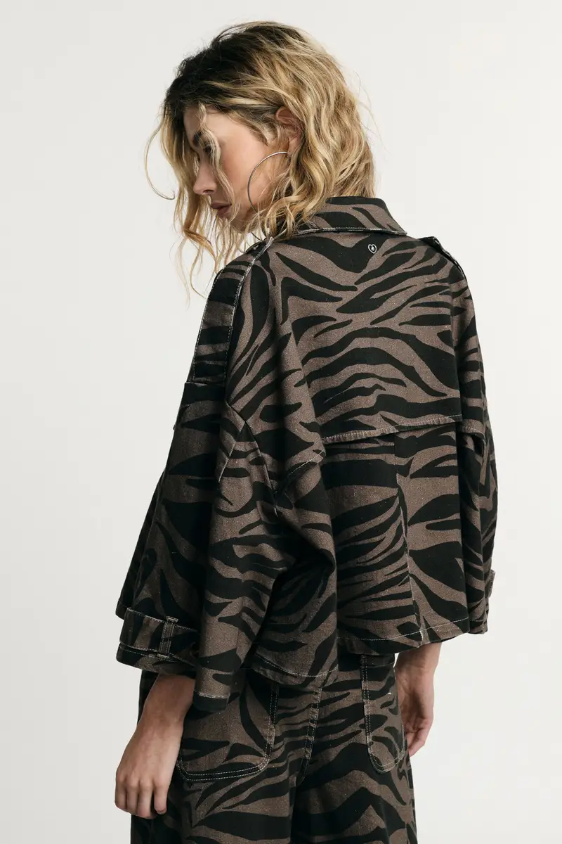 Giacca denim stampa animalier tasca frontale Militare miniatura 3