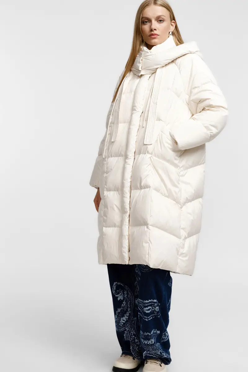 Giacca imbottita lunga con cappuccio ampio Panna miniatura 2