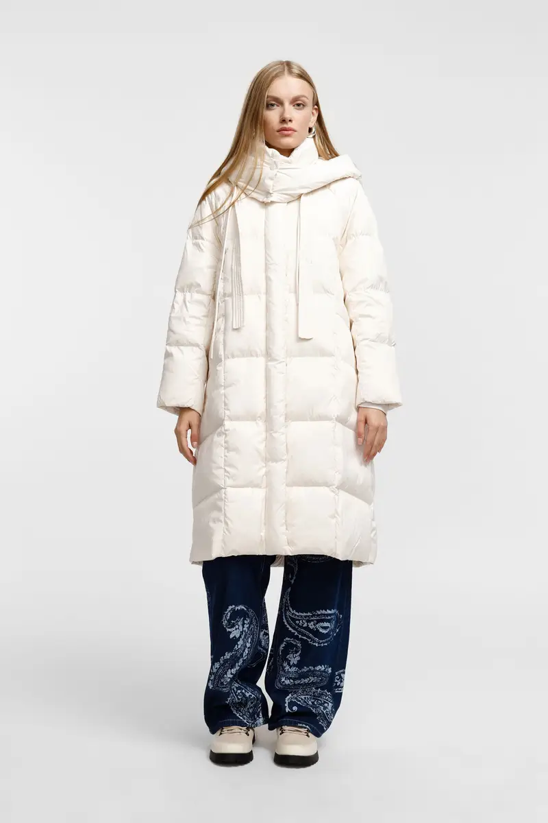 Giacca imbottita lunga con cappuccio ampio Panna miniatura 3