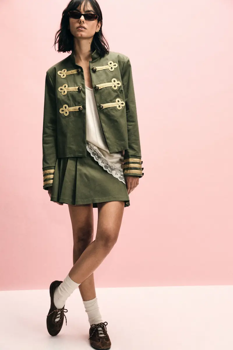 Gonna corta con pieghe e bottoni decorativi New verde miniatura 2