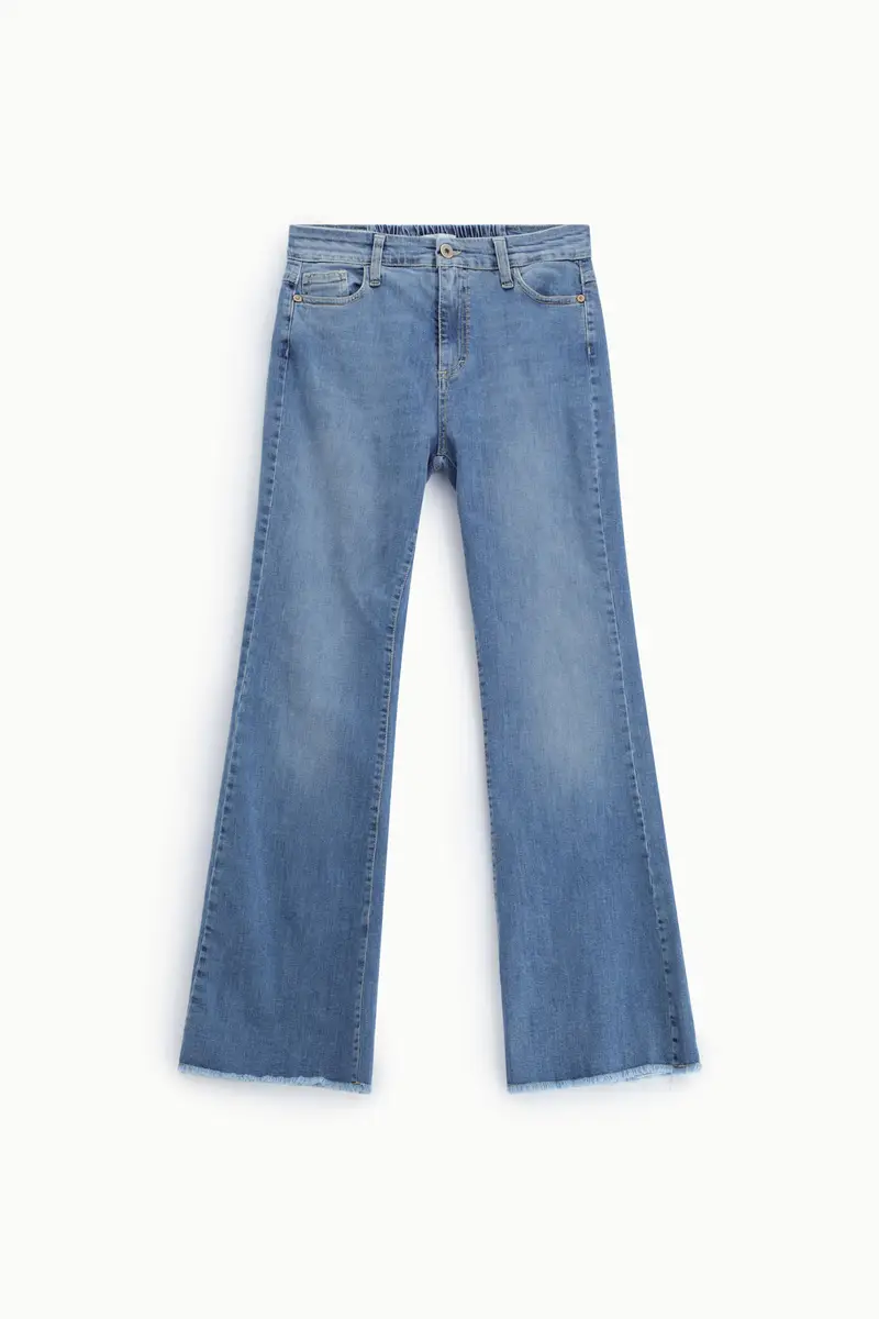 Jeans boot-cut con fondo sfrangiato e cinque tasche Blu denim