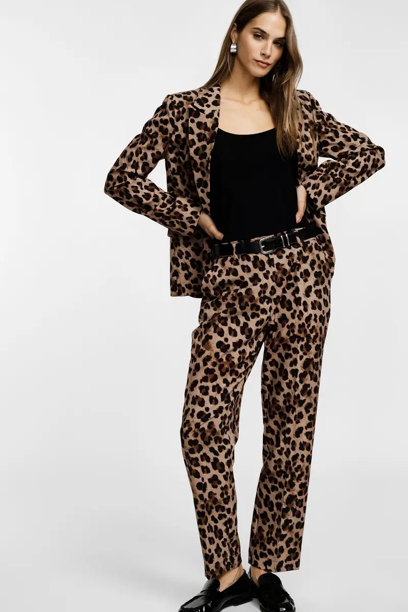 Pantaloni sartoriali stampa animalier tasche laterali Beige miniatura 2