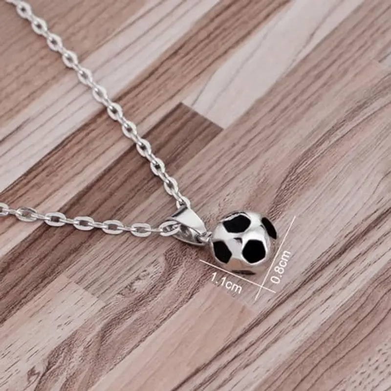 PNPGDYK Collana con ciondolo da calcio, Collana da Calcio con Ciondolo in Acciaio Inossidabile, Gioiello per Ragazzi con Catena, Catena da calcio per compleanno, laurea miniatura 2