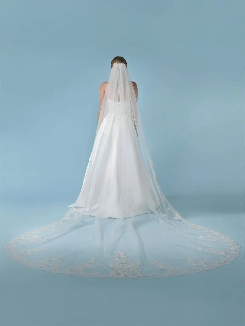 S436-350-1-MED Velo ricamato con fiori Ivory