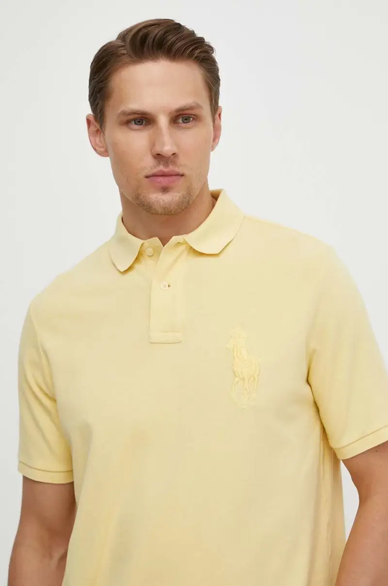 polo in cotone colore giallo con applicazione