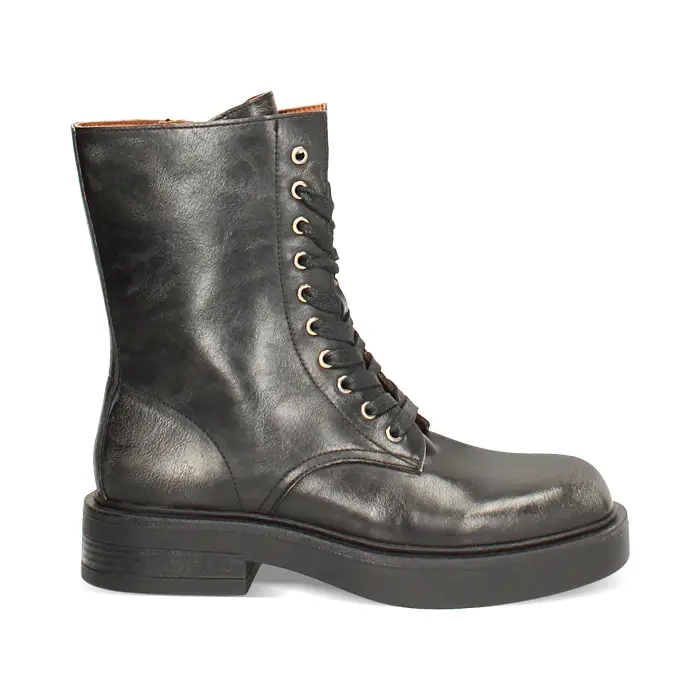 Anfibi neri con tacco in gomma di 4 cm per un look audace