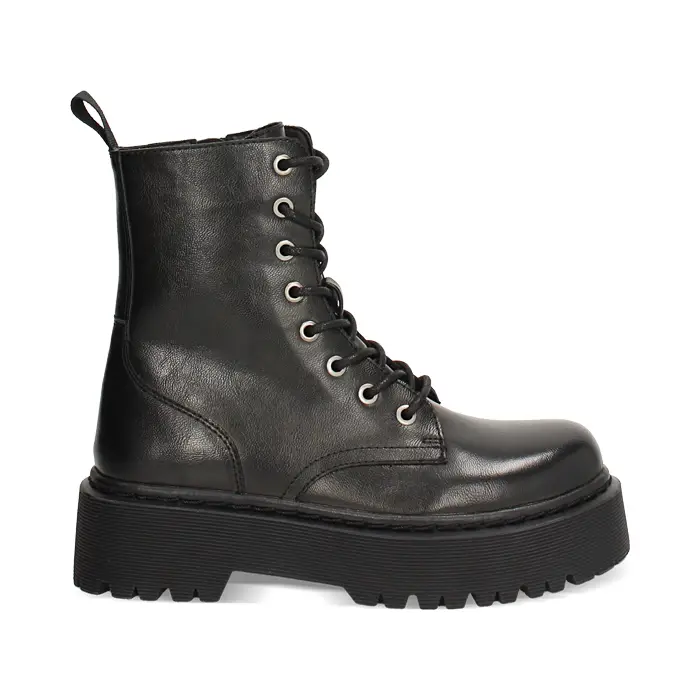 Anfibi neri lucidi con suola in gomma di 5 cm