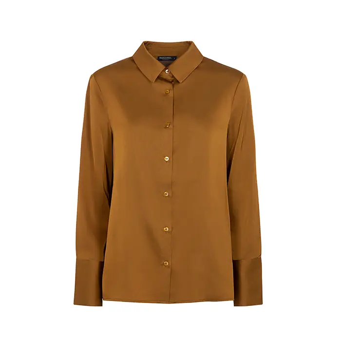 Camicia ruggine con dettagli raffinati
