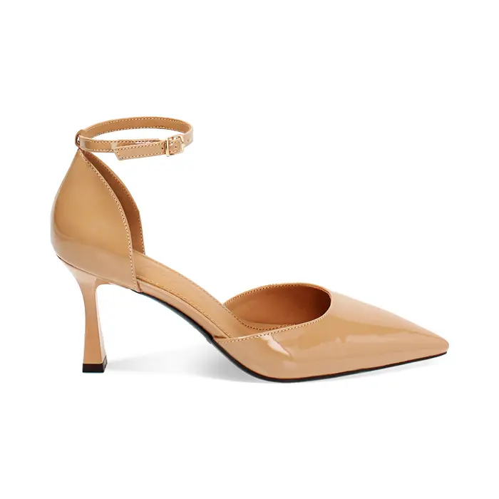 Décolleté open shank camel in vernice, tacco 7,5 cm