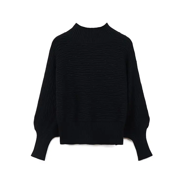 Maglia nera in tessuto intrecciato per un look contemporaneo