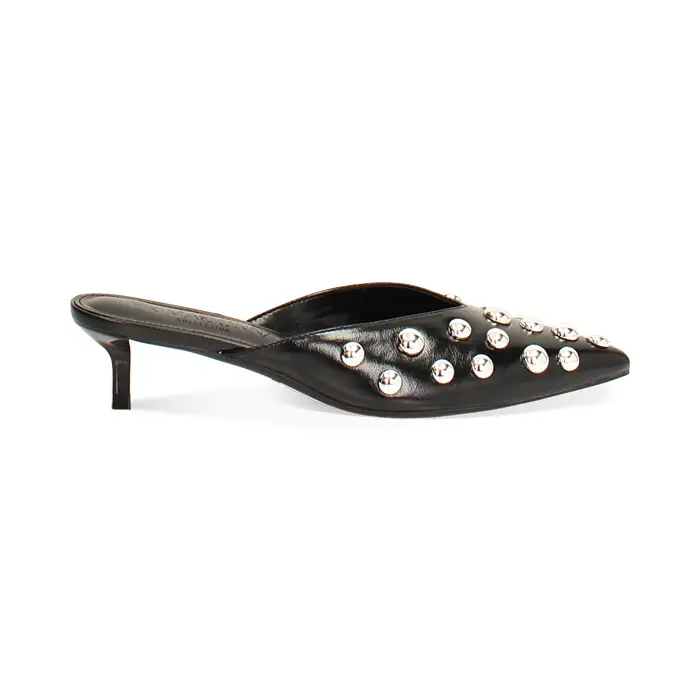 Sabot neri lucidi con borchie e tacco 4, 2 cm